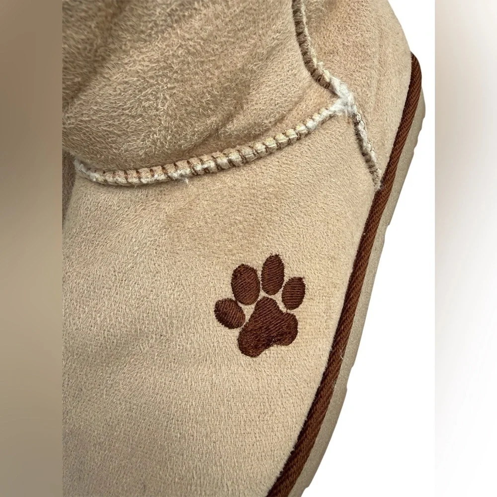 The Animal Rescue Site warm cozy light brown Paw Print women’s boots size 9